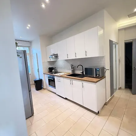 Spring Large Flat - 8p - 4 Bedrooms Apartment