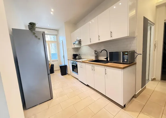 Spring Large Flat - 8p - 4 Bedrooms Apartment