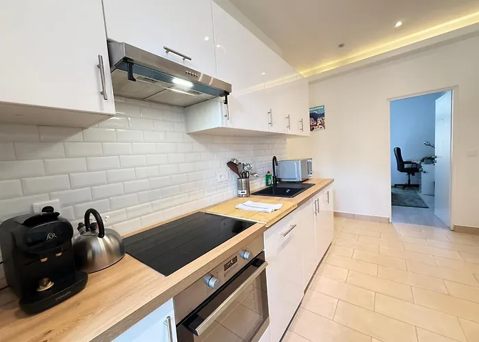 Spring Large Flat - 8p - 4 Bedrooms Apartment